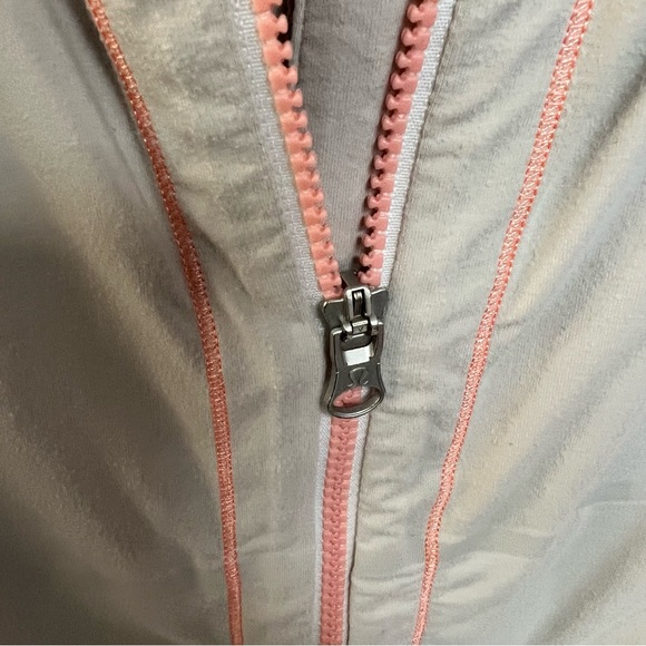 Lululemon Beach Runner Jacket Dune Bleached Coral White Workout Size 12 - Picture 8 of 12